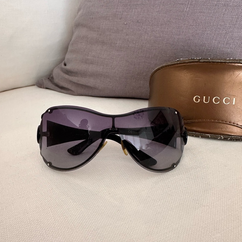 Black Gucci sunglasses